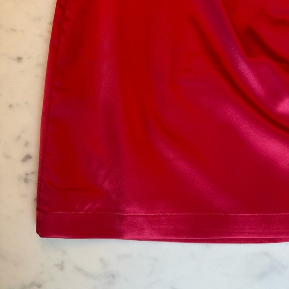 Quinn Strapless Mini Dress in Red
SUPERDOWN - Picture 5 of 6